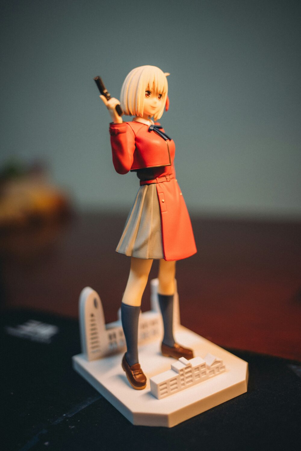 銃を持った女の子の模型
